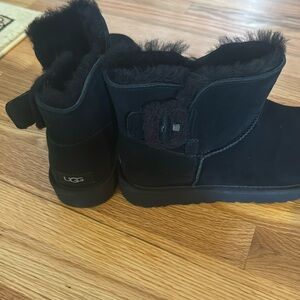 Ugg mini Bailey fluff buckle - black - size 10